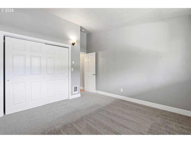 10090 Sw BEAVERTON HILLSDALE Hwy 13, Beaverton, OR 97005