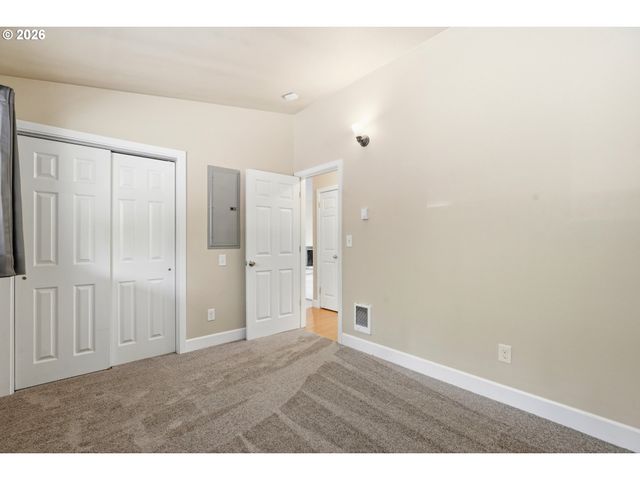 10090 Sw BEAVERTON HILLSDALE Hwy 13, Beaverton, OR 97005