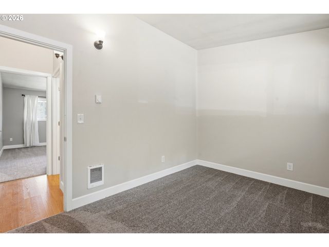 10090 Sw BEAVERTON HILLSDALE Hwy 13, Beaverton, OR 97005