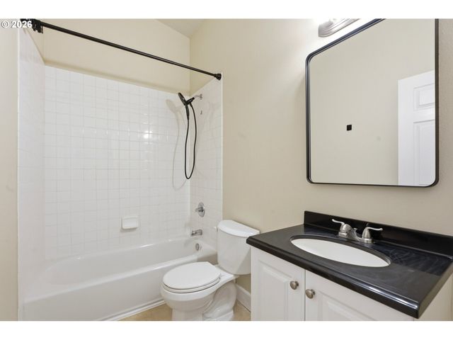 10090 Sw BEAVERTON HILLSDALE Hwy 13, Beaverton, OR 97005