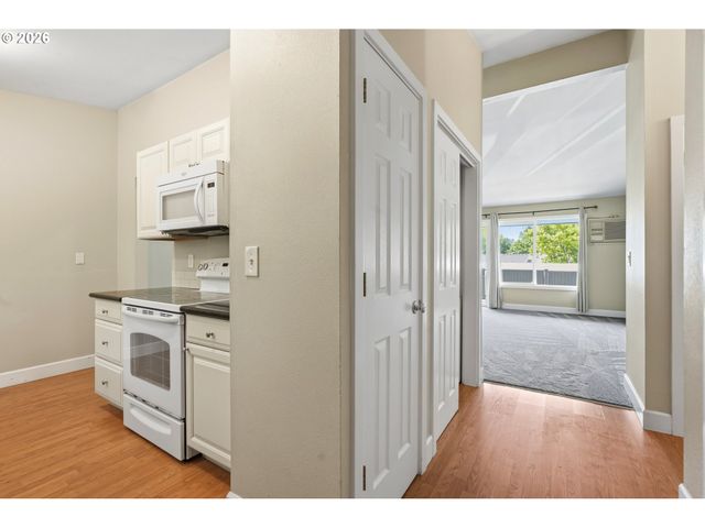 10090 Sw BEAVERTON HILLSDALE Hwy 13, Beaverton, OR 97005