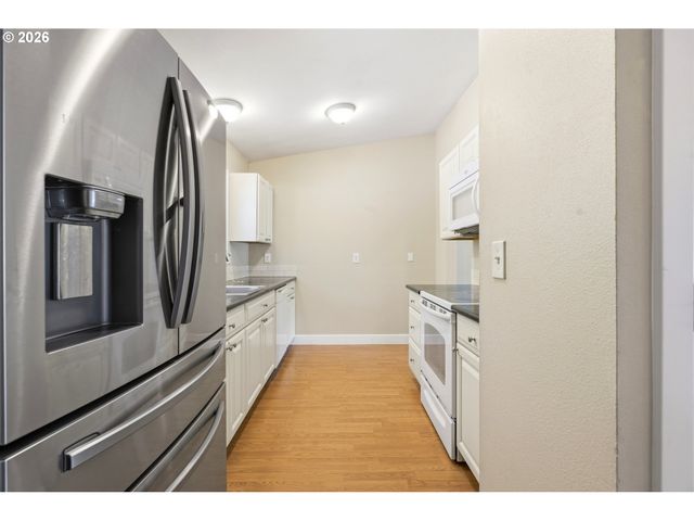 10090 Sw BEAVERTON HILLSDALE Hwy 13, Beaverton, OR 97005