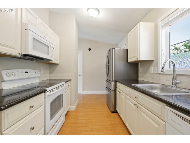 10090 Sw BEAVERTON HILLSDALE Hwy 13, Beaverton, OR 97005