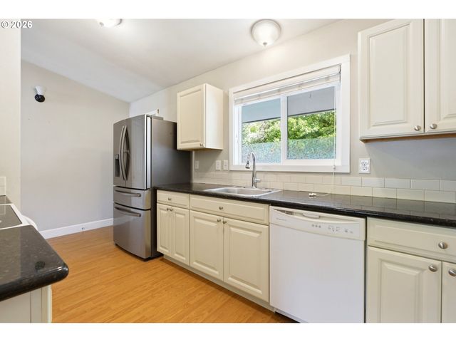 10090 Sw BEAVERTON HILLSDALE Hwy 13, Beaverton, OR 97005