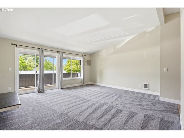 10090 Sw BEAVERTON HILLSDALE Hwy 13, Beaverton, OR 97005