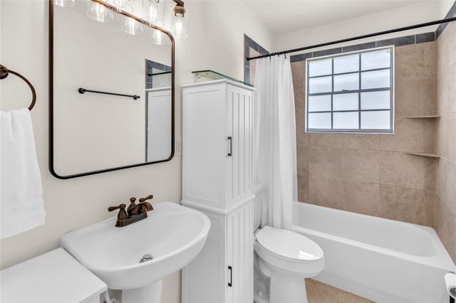 1307 Norwalk LN 206, Austin, TX 78703