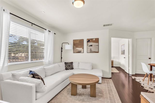 1307 Norwalk LN 206, Austin, TX 78703