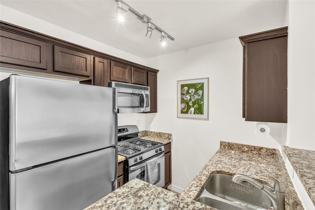 1307 Norwalk LN 206, Austin, TX 78703