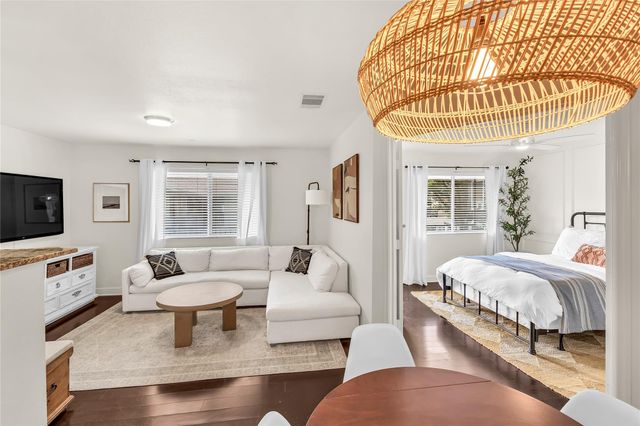 1307 Norwalk LN 206, Austin, TX 78703