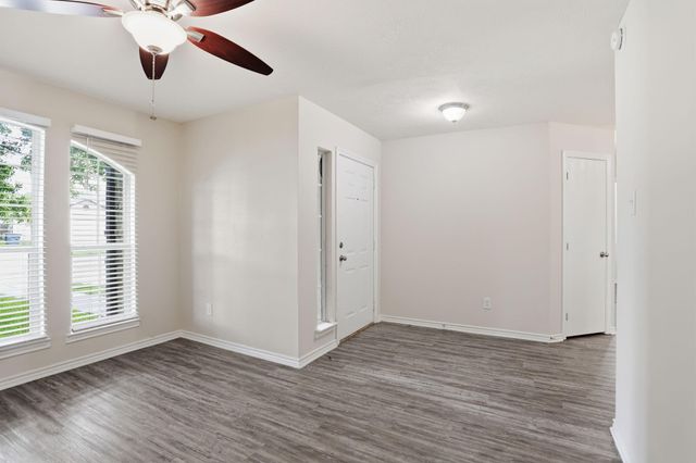 2325 Shady Tree Lane, Conroe, TX 77301