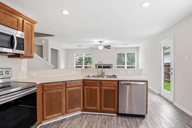 2325 Shady Tree Lane, Conroe, TX 77301