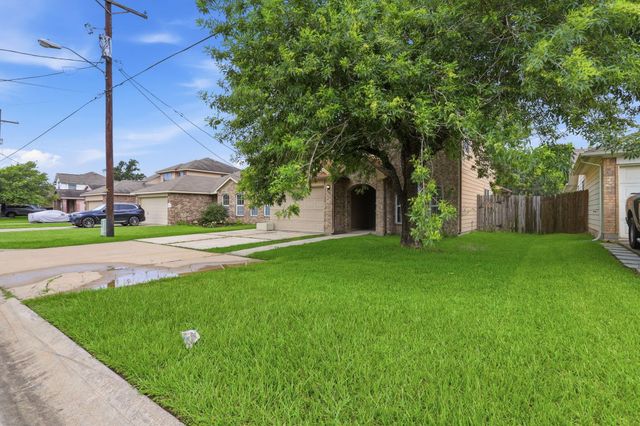 2325 Shady Tree Lane, Conroe, TX 77301