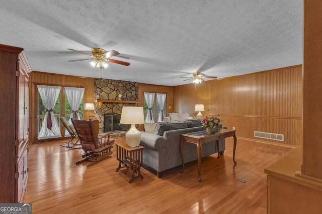 154 Tanglewood Lane, Sharpsburg, GA 30277