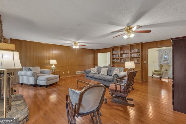 154 Tanglewood Lane, Sharpsburg, GA 30277