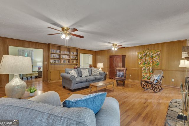 154 Tanglewood Lane, Sharpsburg, GA 30277