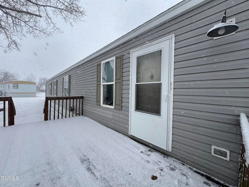 4117 W Arlington Drive, Bismarck, ND 58503 photo 12