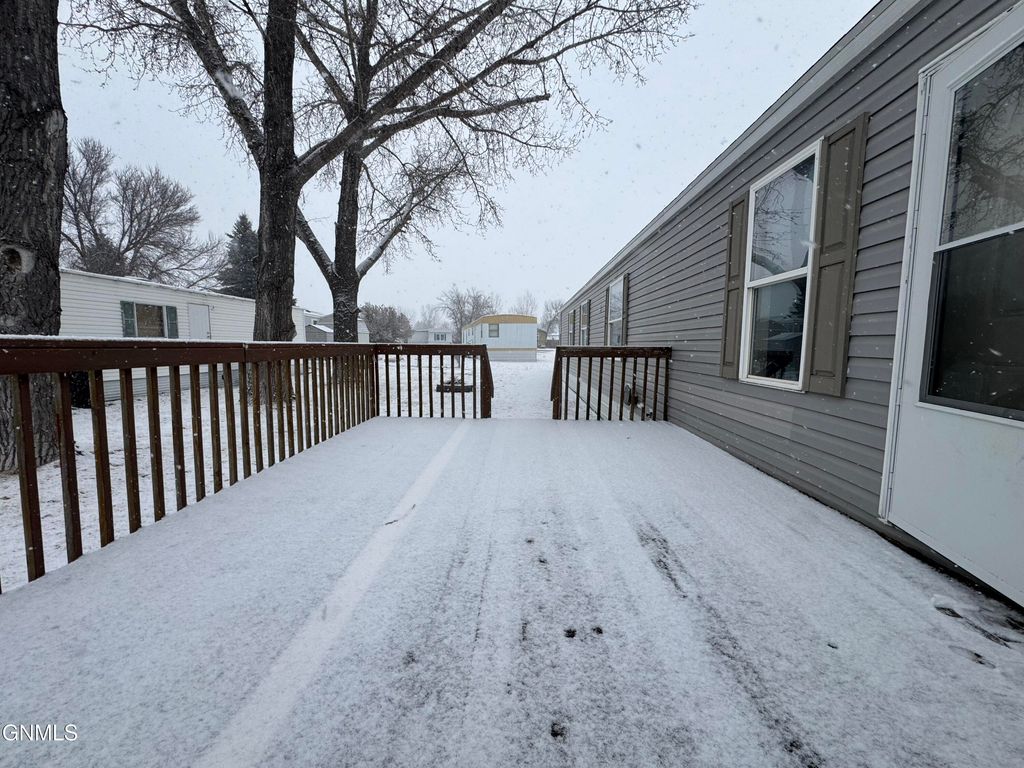 4117 W Arlington Drive, Bismarck, ND 58503 photo 13