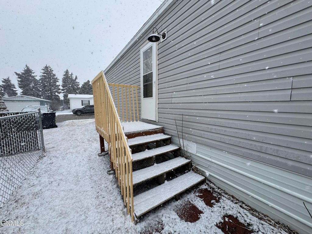 4117 W Arlington Drive, Bismarck, ND 58503 photo 16