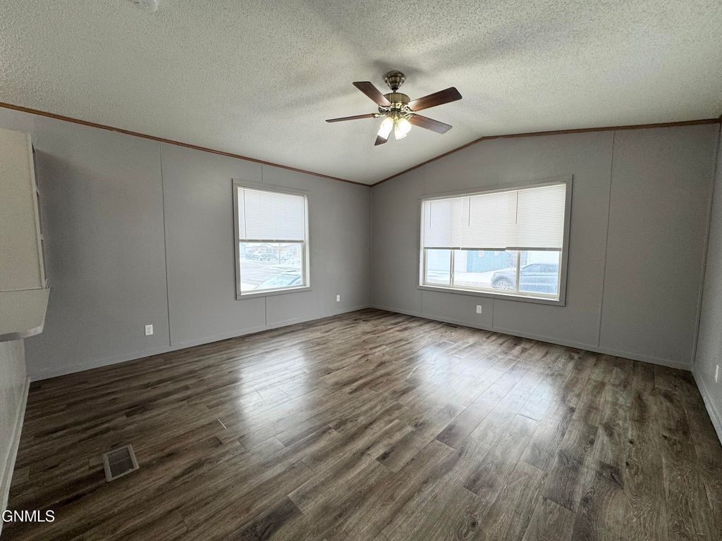 4117 W Arlington Drive, Bismarck, ND 58503 photo 18