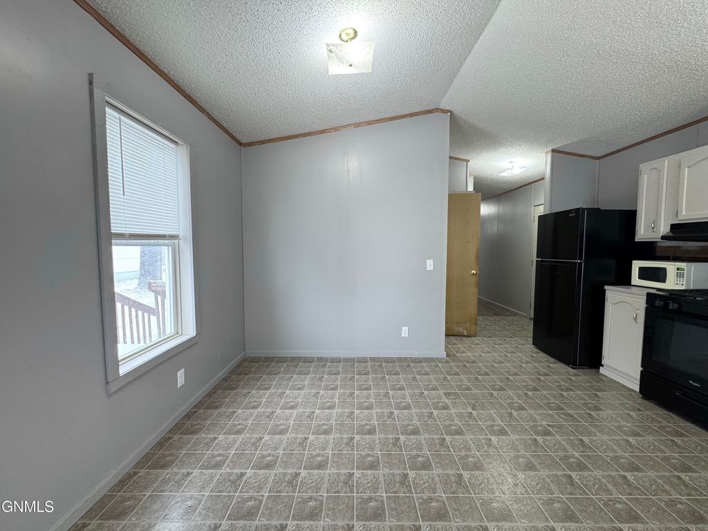 4117 W Arlington Drive, Bismarck, ND 58503 photo 21