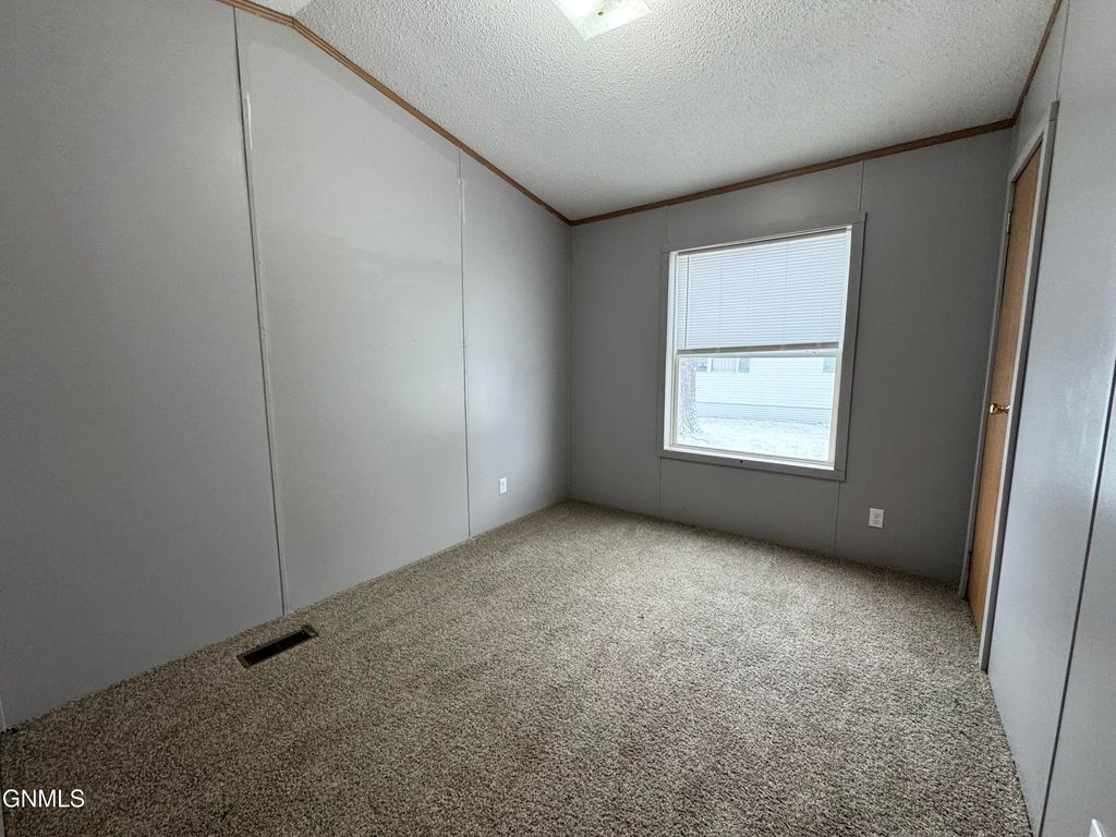 4117 W Arlington Drive, Bismarck, ND 58503 photo 27