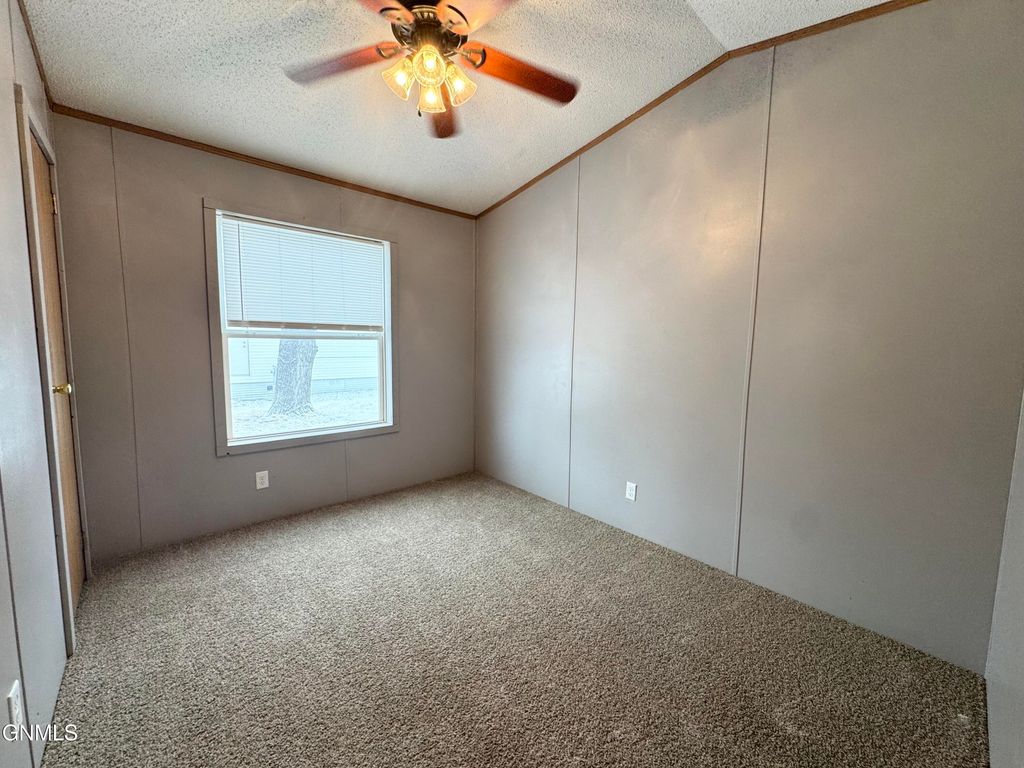 4117 W Arlington Drive, Bismarck, ND 58503 photo 31