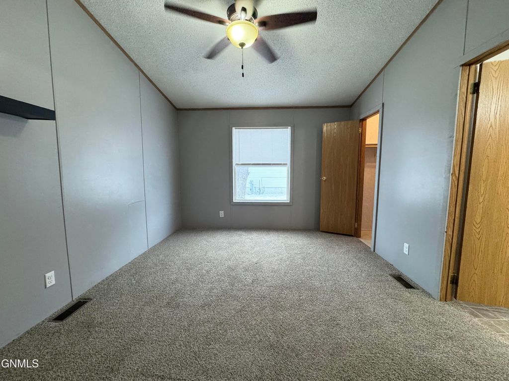 4117 W Arlington Drive, Bismarck, ND 58503 photo 33