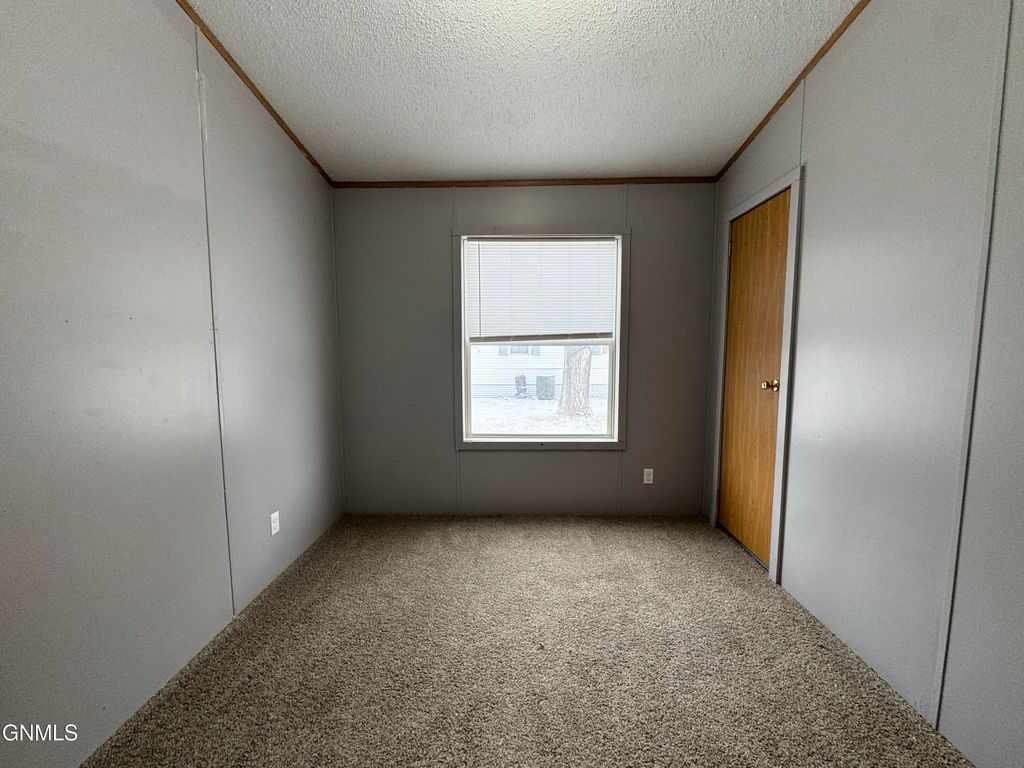 4117 W Arlington Drive, Bismarck, ND 58503 photo 6