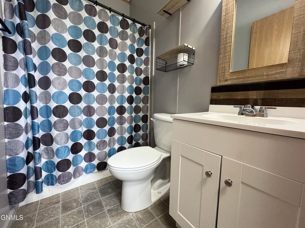 4117 W Arlington Drive, Bismarck, ND 58503 photo 7