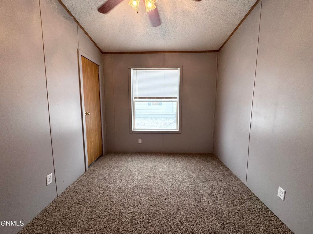 4117 W Arlington Drive, Bismarck, ND 58503 photo 8