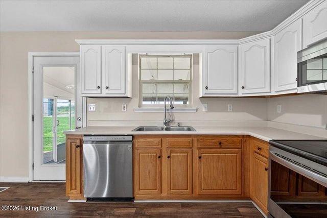 645 Forest Ridge Dr, Mt Washington, KY 40047