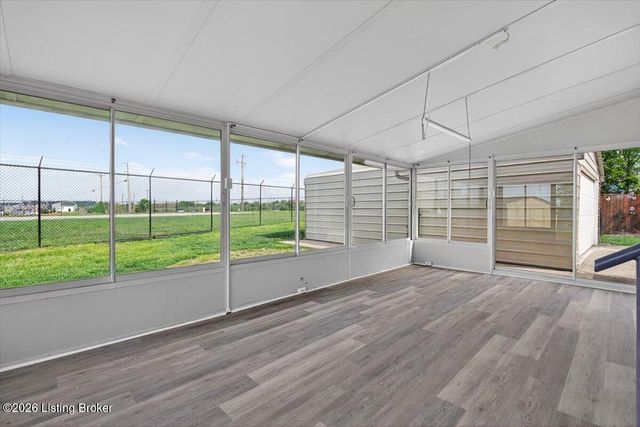 645 Forest Ridge Dr, Mt Washington, KY 40047