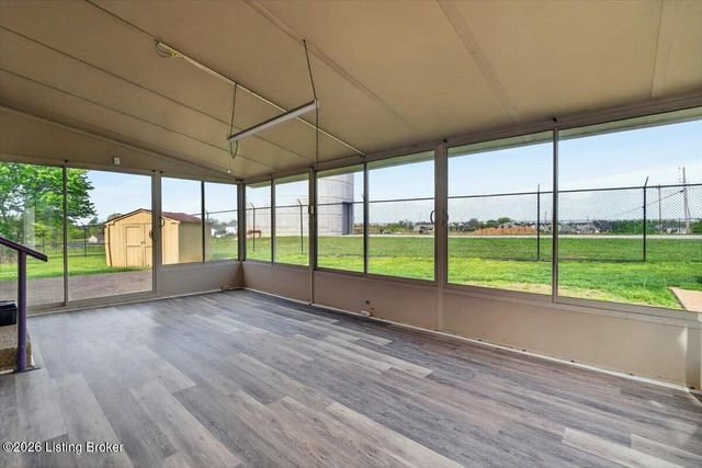 645 Forest Ridge Dr, Mt Washington, KY 40047