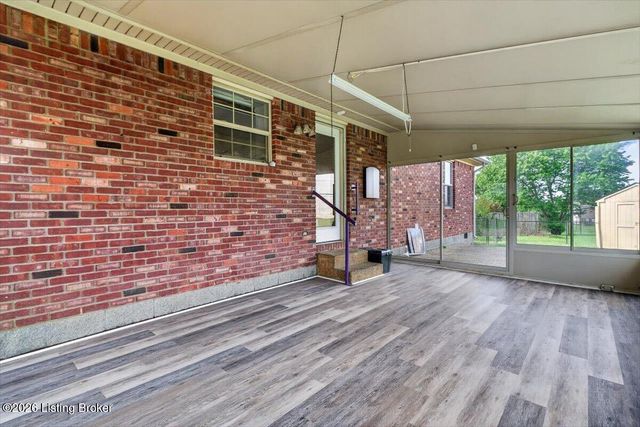 645 Forest Ridge Dr, Mt Washington, KY 40047