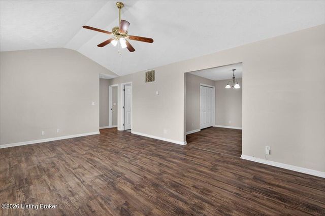 645 Forest Ridge Dr, Mt Washington, KY 40047