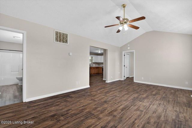 645 Forest Ridge Dr, Mt Washington, KY 40047