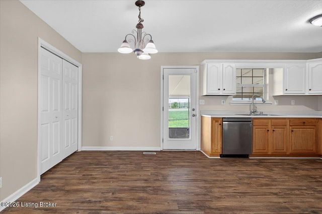 645 Forest Ridge Dr, Mt Washington, KY 40047