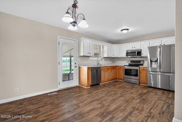 645 Forest Ridge Dr, Mt Washington, KY 40047