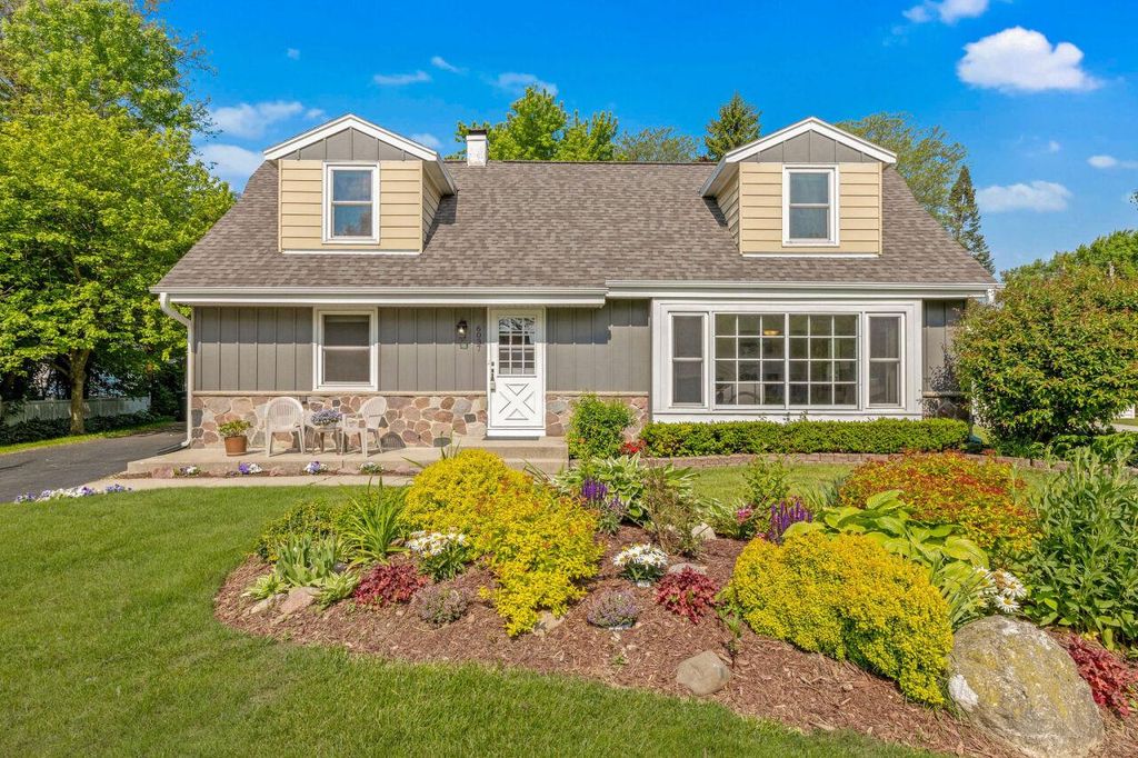 6037 N Elm Tree ROAD, Glendale, WI 53217