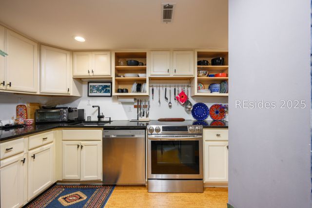 300 Woodhaven Dr Apt 1305, Hilton Head Island, SC 29928