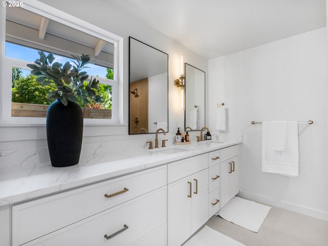 5703 MONTANA Ln, Vancouver, WA 98661