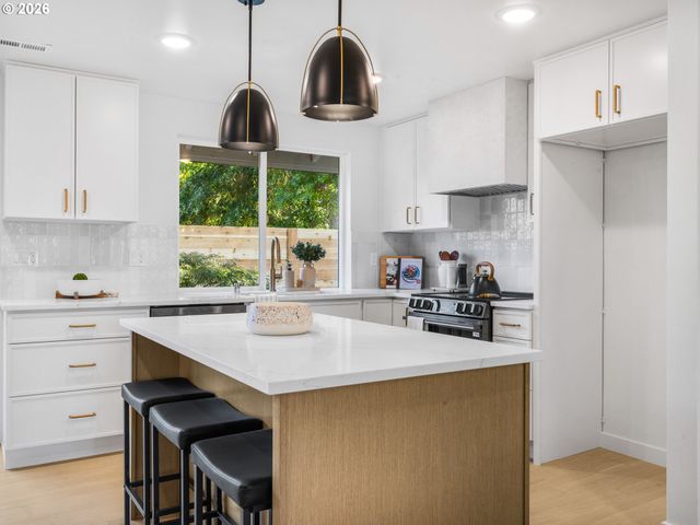 5703 MONTANA Ln, Vancouver, WA 98661