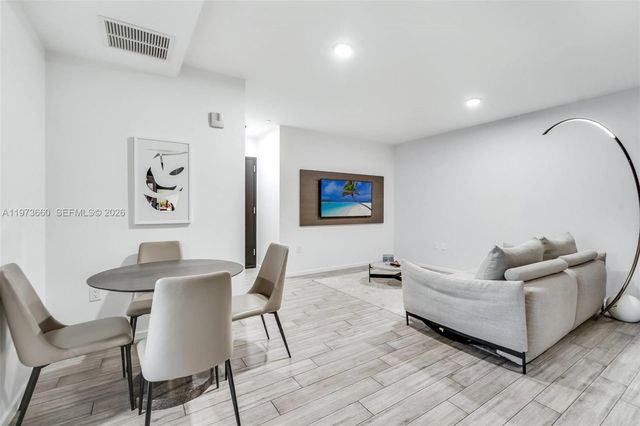 398 NE 5th St 1515, Miami, FL 33132