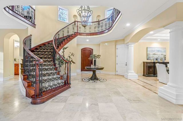 5259 Meadows Del Mar, San Diego, CA 92130