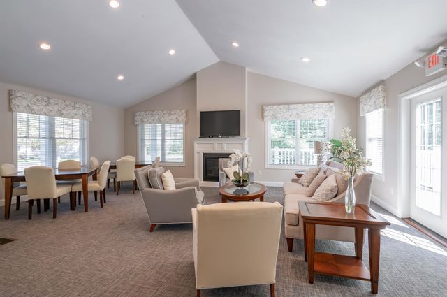 6 Elystan Circle, Nashua, NH 03064