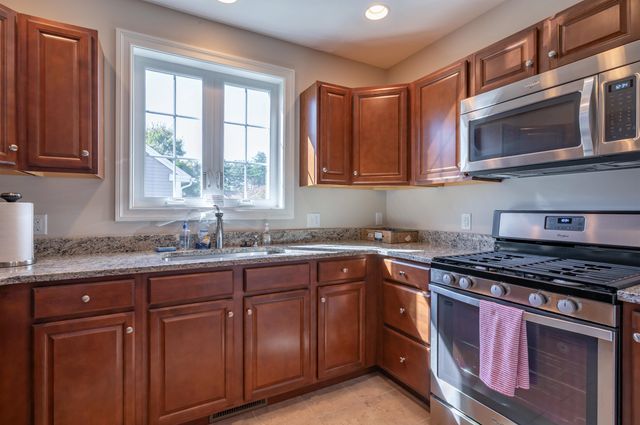 6 Elystan Circle, Nashua, NH 03064
