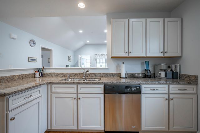 6 Elystan Circle, Nashua, NH 03064