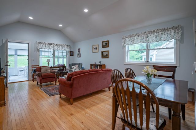 6 Elystan Circle, Nashua, NH 03064
