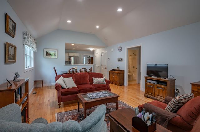 6 Elystan Circle, Nashua, NH 03064
