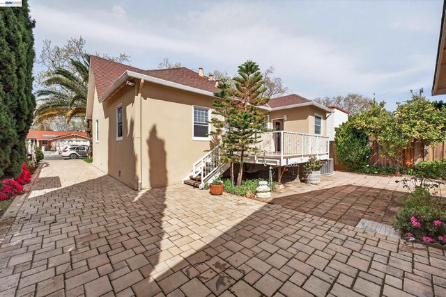 339 Hobart Ave, San Mateo, CA 94402